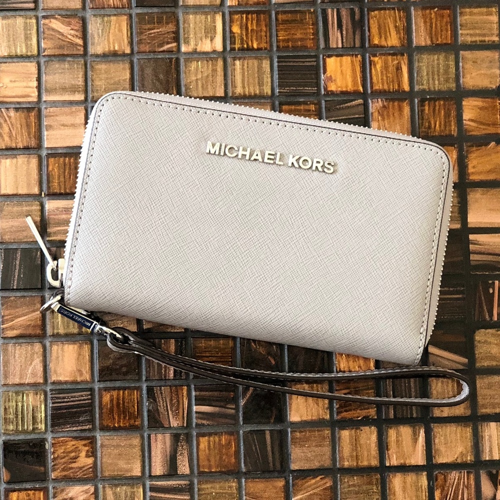 NWOT Michael Kors Gray Leather Smartphone Wristlet
